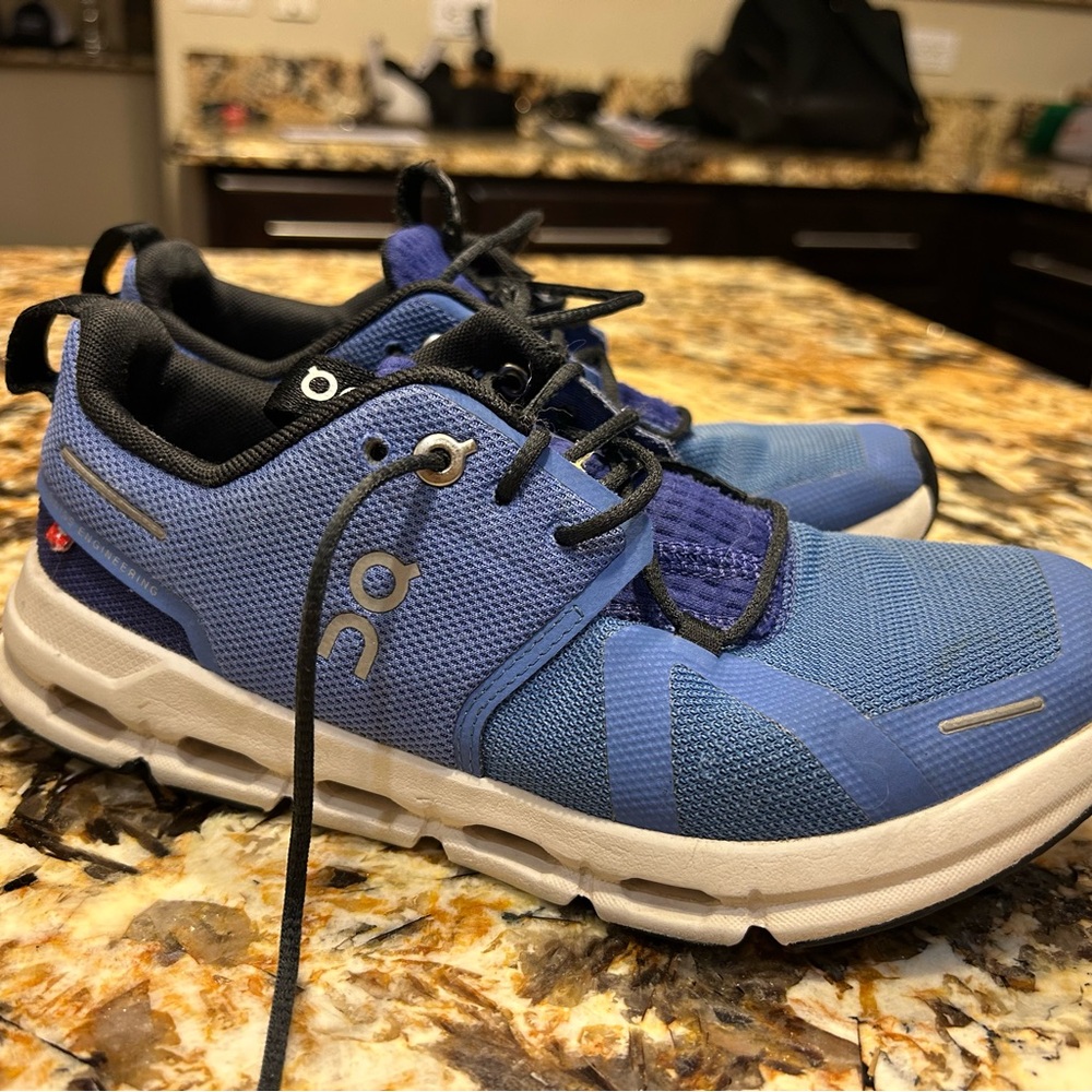 Boys on cloud tennis shoes